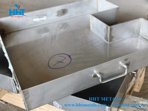 khay chứa dầu inox - HHT Metals