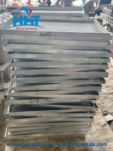 Khay sấy dập lỗ bằng nhôm - HHT Metals