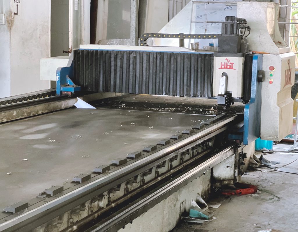 Máy soi rãnh, bào rãnh V CNC - HHT Metals