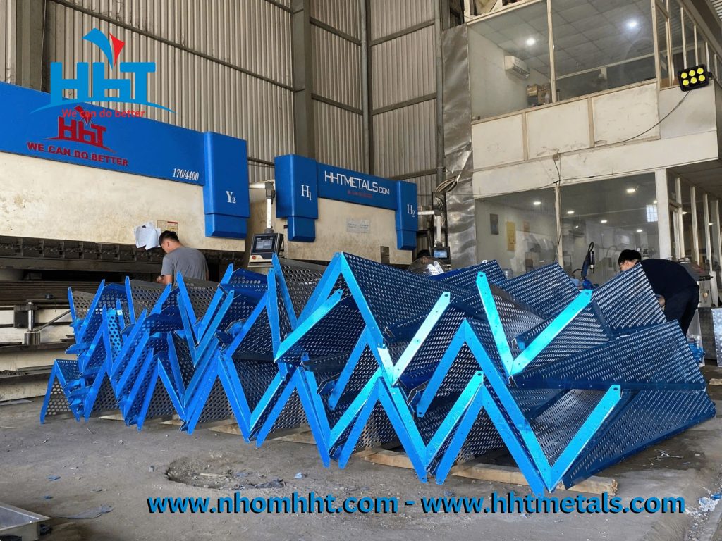 Gia công mặt dựng nhôm giá rẻ tại xưởng