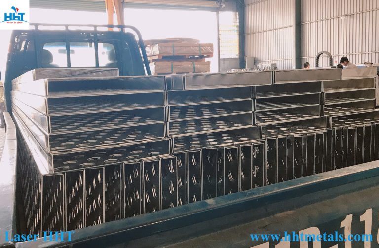 Tấm ốp nhôm Solid đục lỗ tròn 