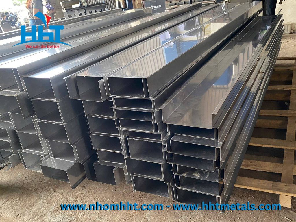 Gia công máng xối inox 304 giá rẻ theo yêu cầu - HHT Metals
